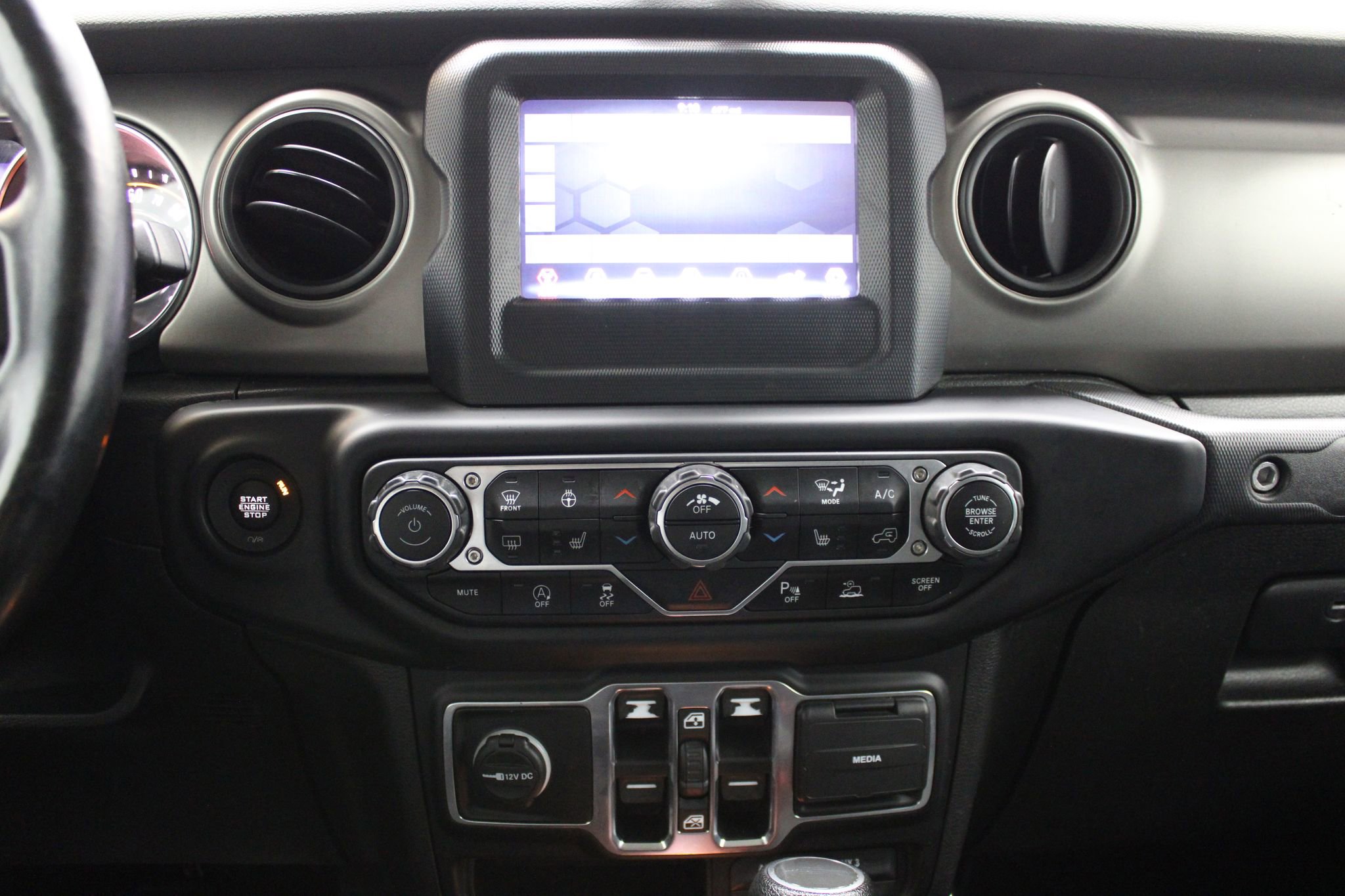 Used 2020 Jeep Gladiator Sport w/ Technology Group image 26