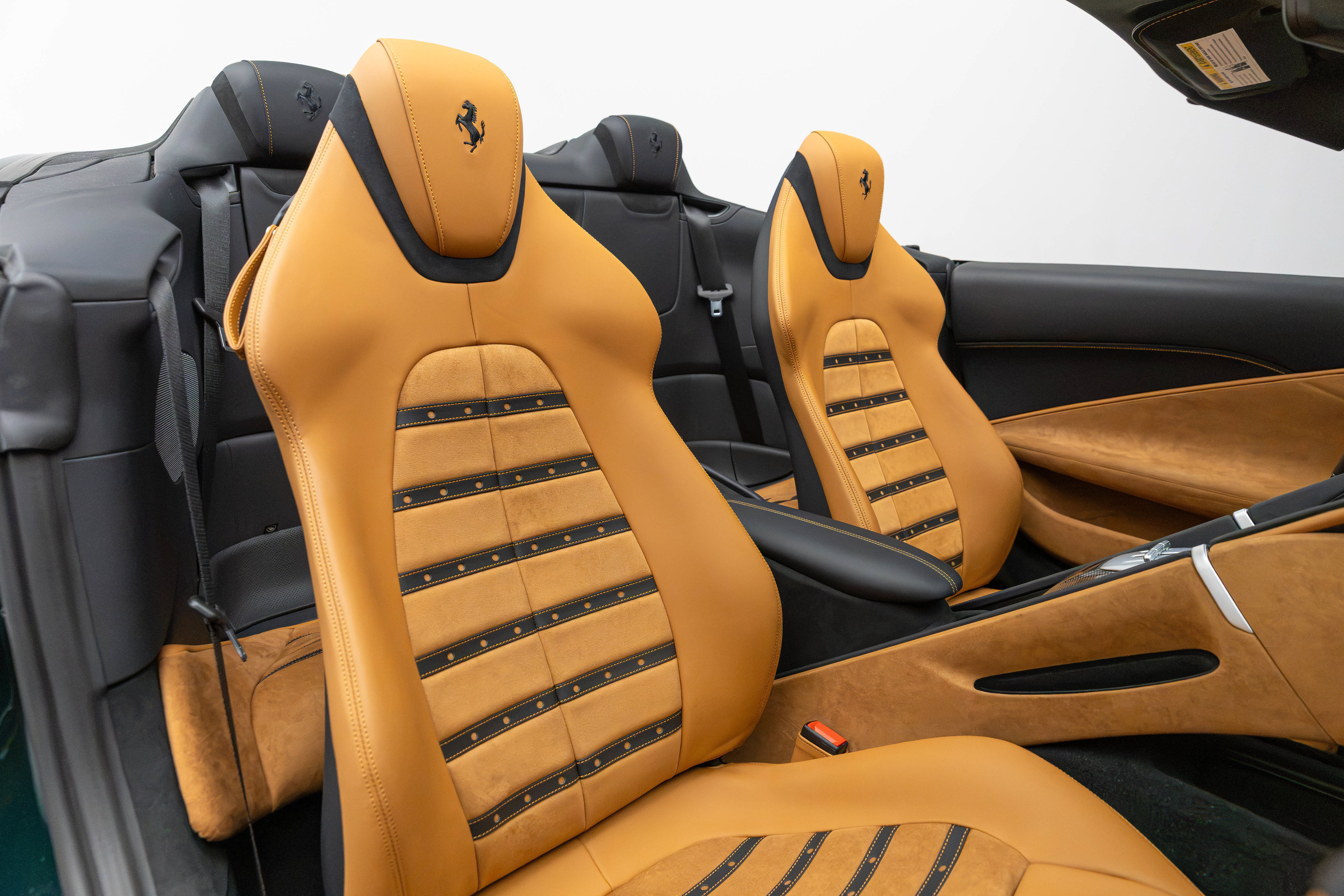 Certified 2025 Ferrari Roma Spider RWD image 40