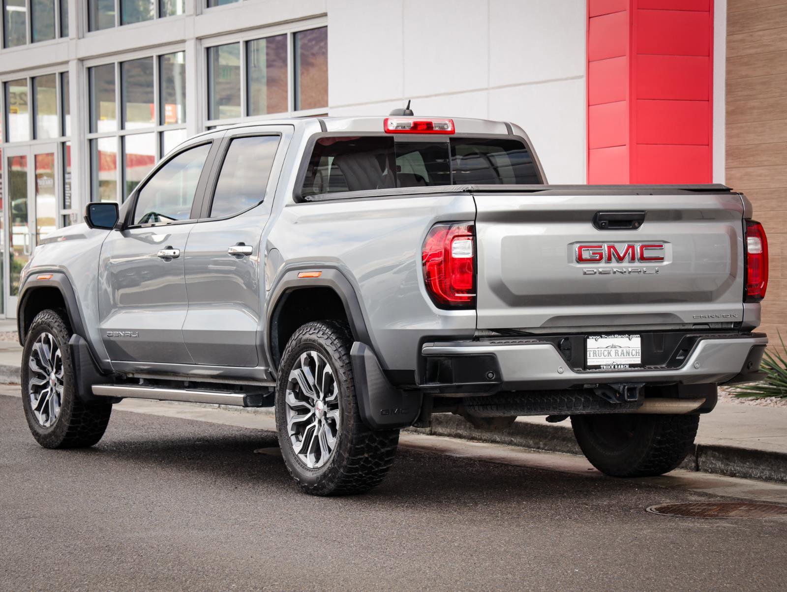 Used 2023 GMC Canyon Denali image 7