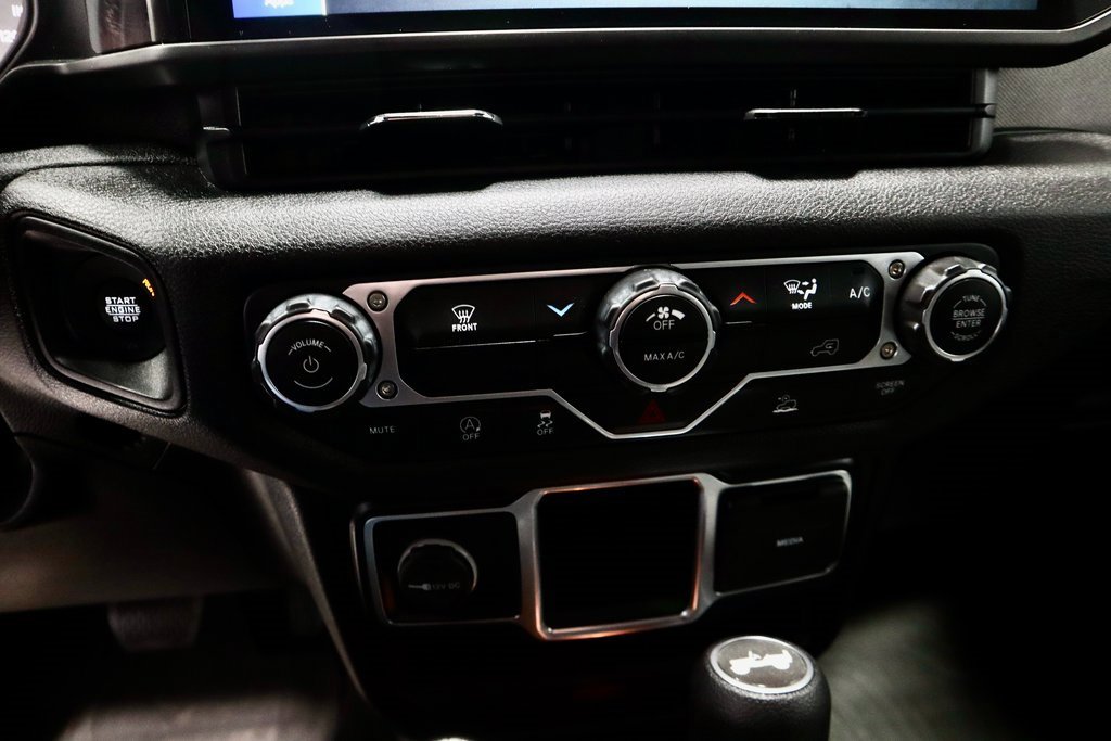 Used 2024 Jeep Wrangler Sport image 31