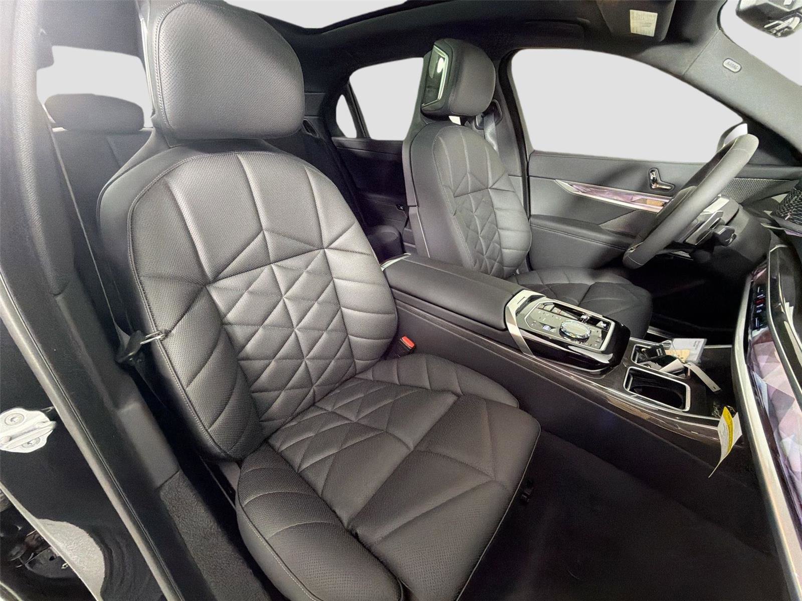 New 2026 BMW 740i image 27