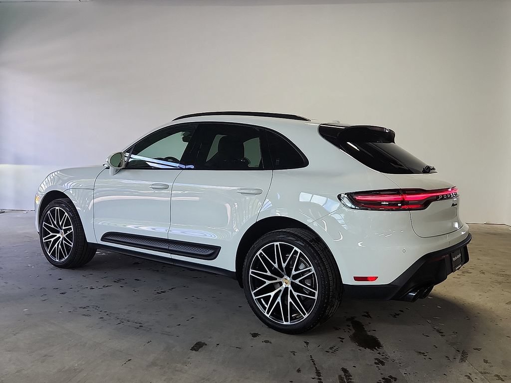 Used 2026 Porsche Macan AWD/4WD image 3