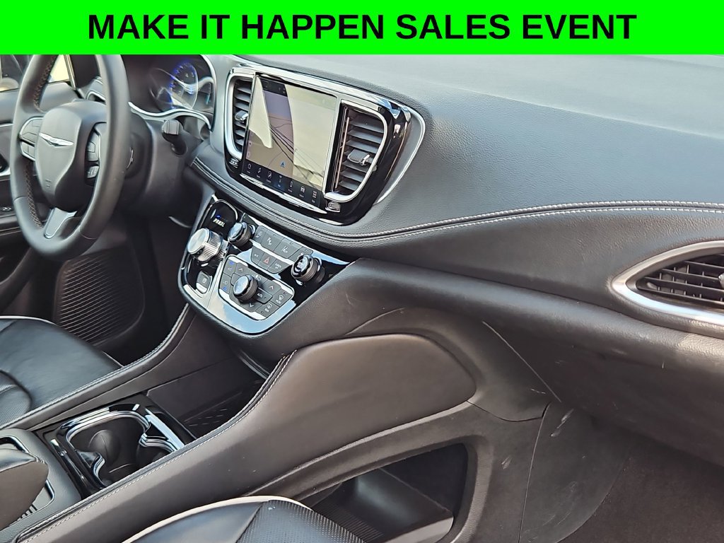 Used 2025 Chrysler Pacifica Limited FWD image 29