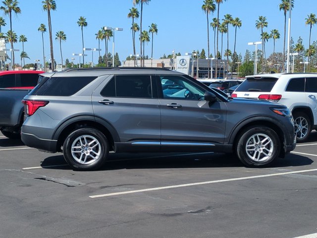 Used 2025 Ford Explorer Active AWD/4WD image 4