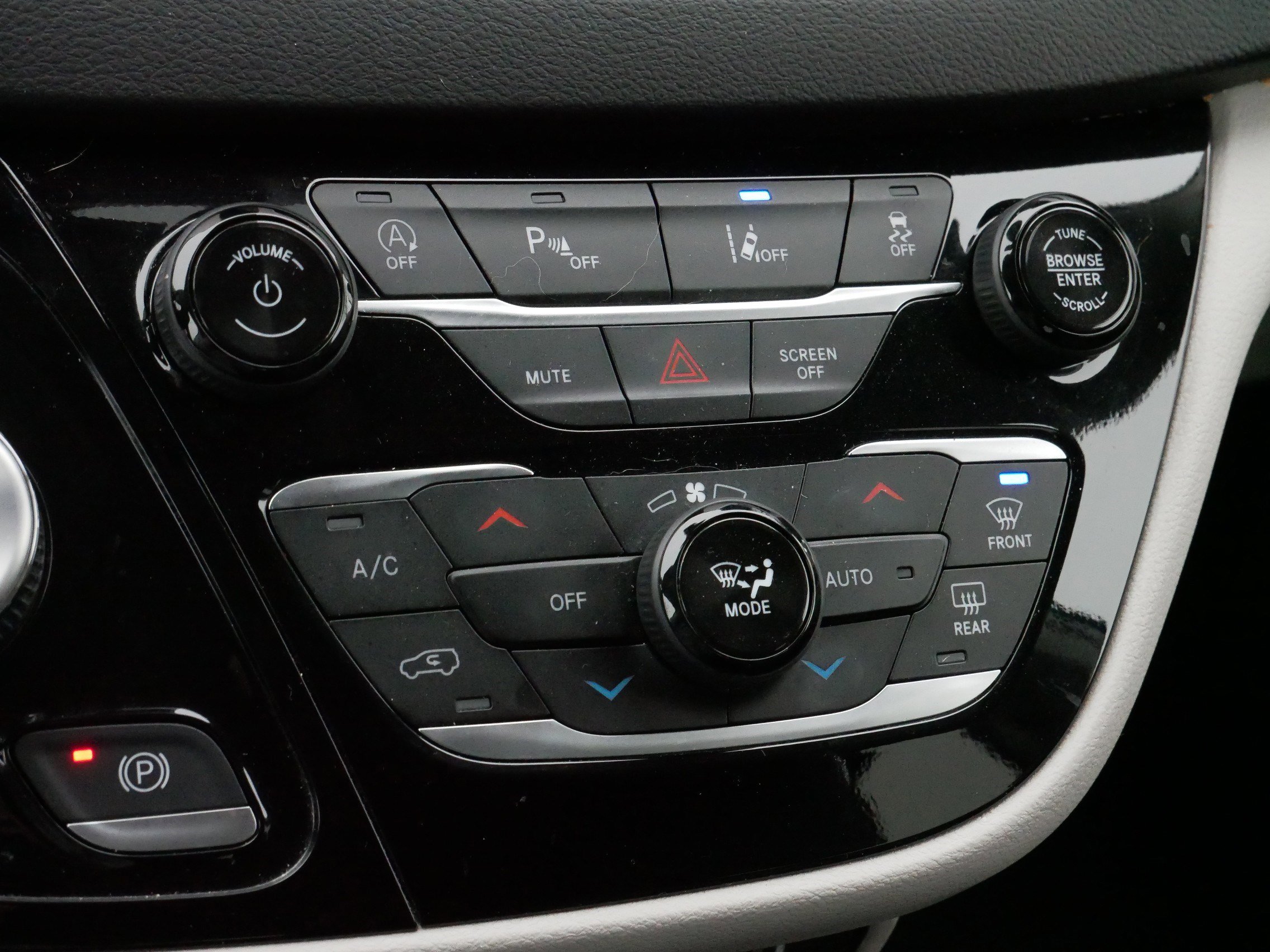 Used 2024 Chrysler Pacifica Touring-L image 23