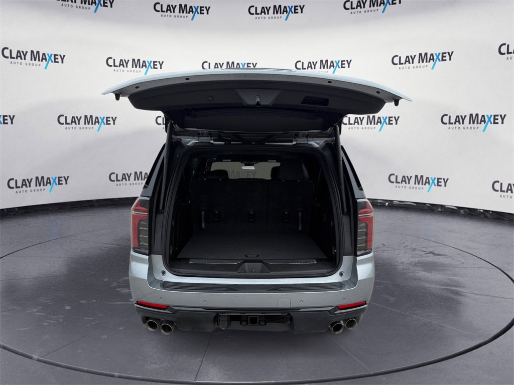 Used 2025 Chevrolet Suburban Z71 image 16