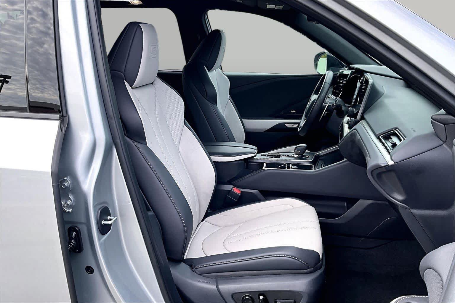 Certified 2026 Lexus TX 500h AWD w/ Technology Package image 8