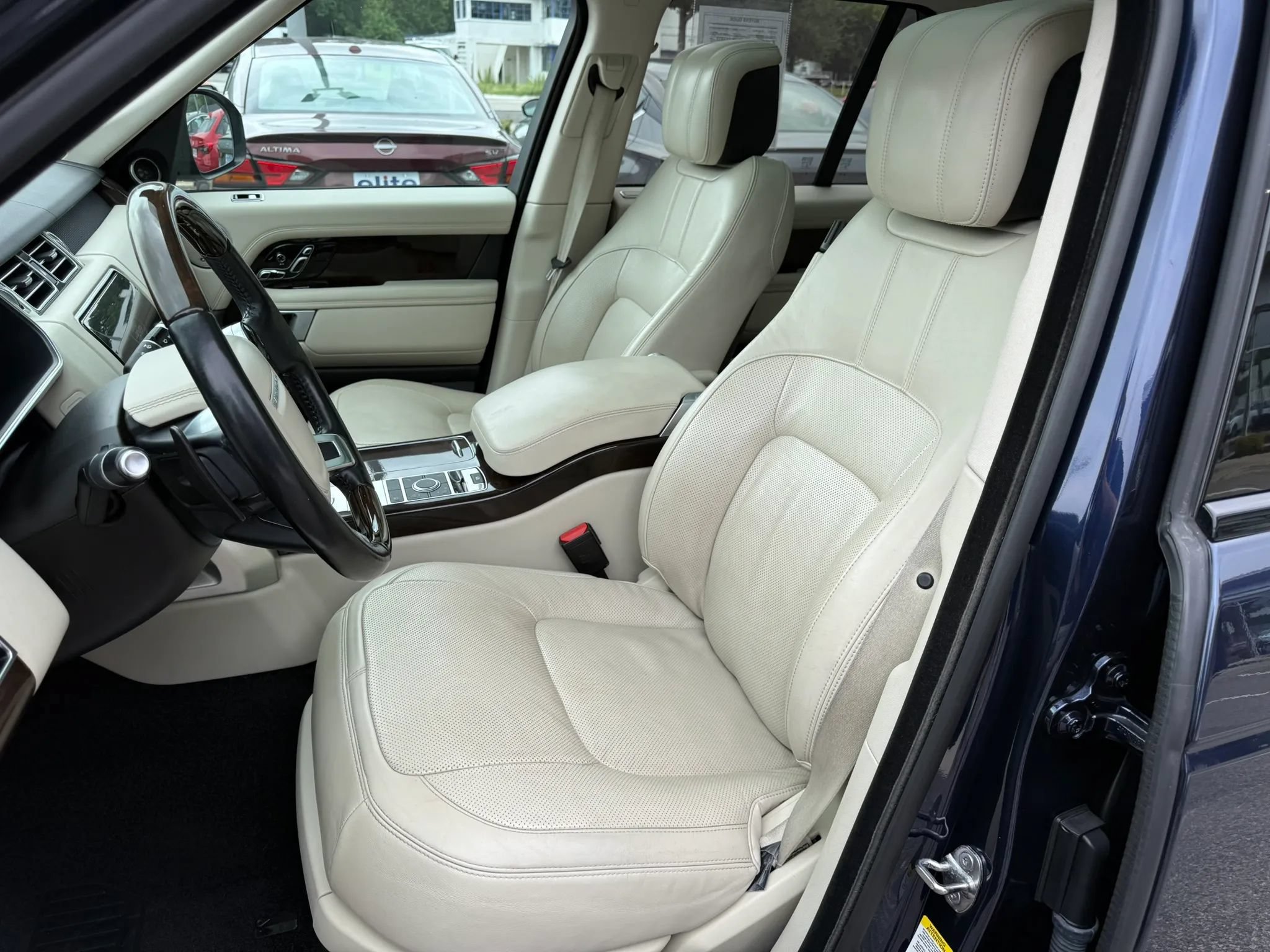 Used 2018 Land Rover Range Rover HSE AWD/4WD image 11