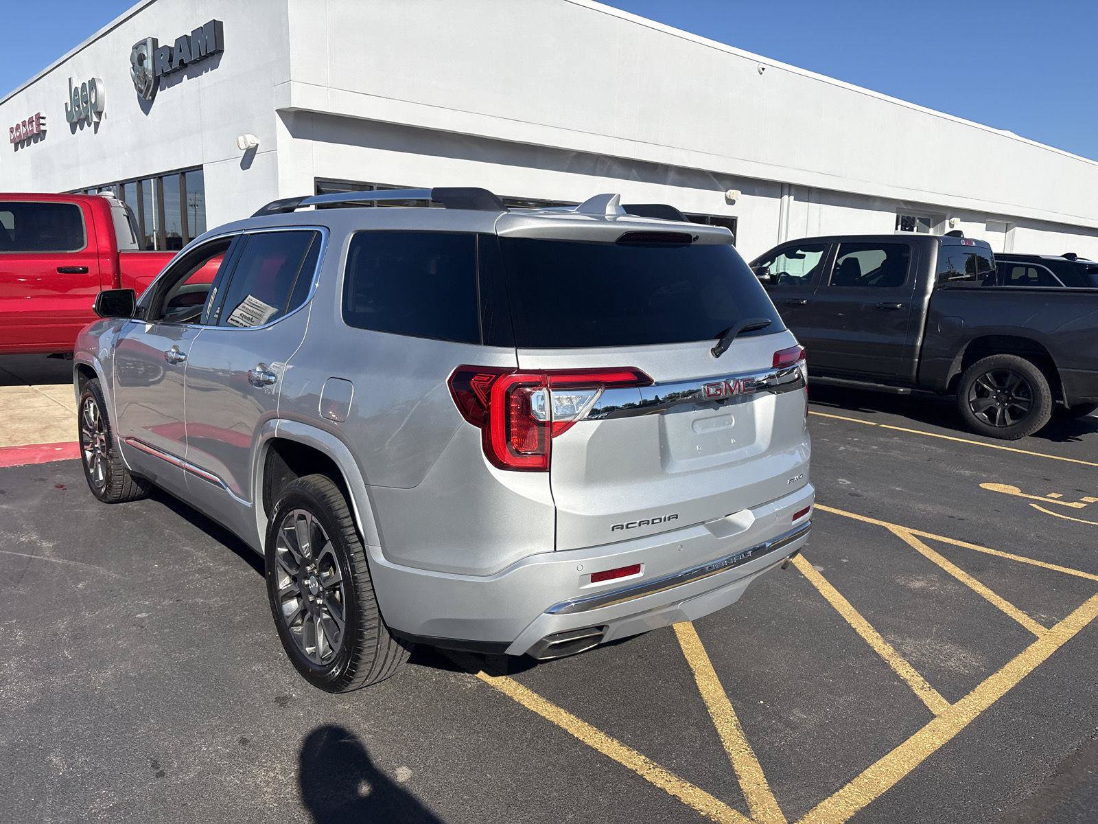 Used 2020 GMC Acadia Denali AWD/4WD image 7