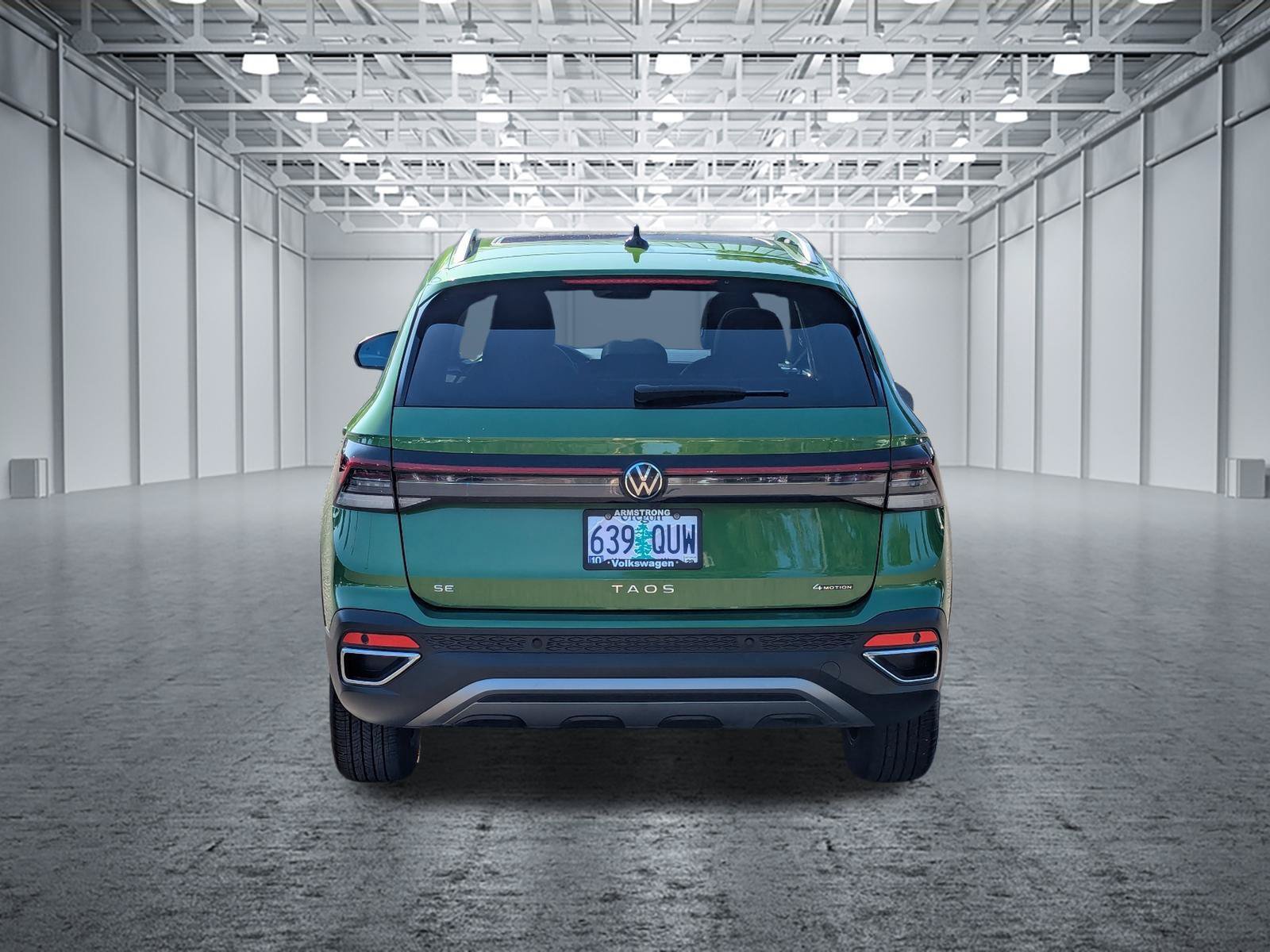 Used 2025 Volkswagen Taos SE w/ Panoramic Sunroof Package AWD/4WD image 4