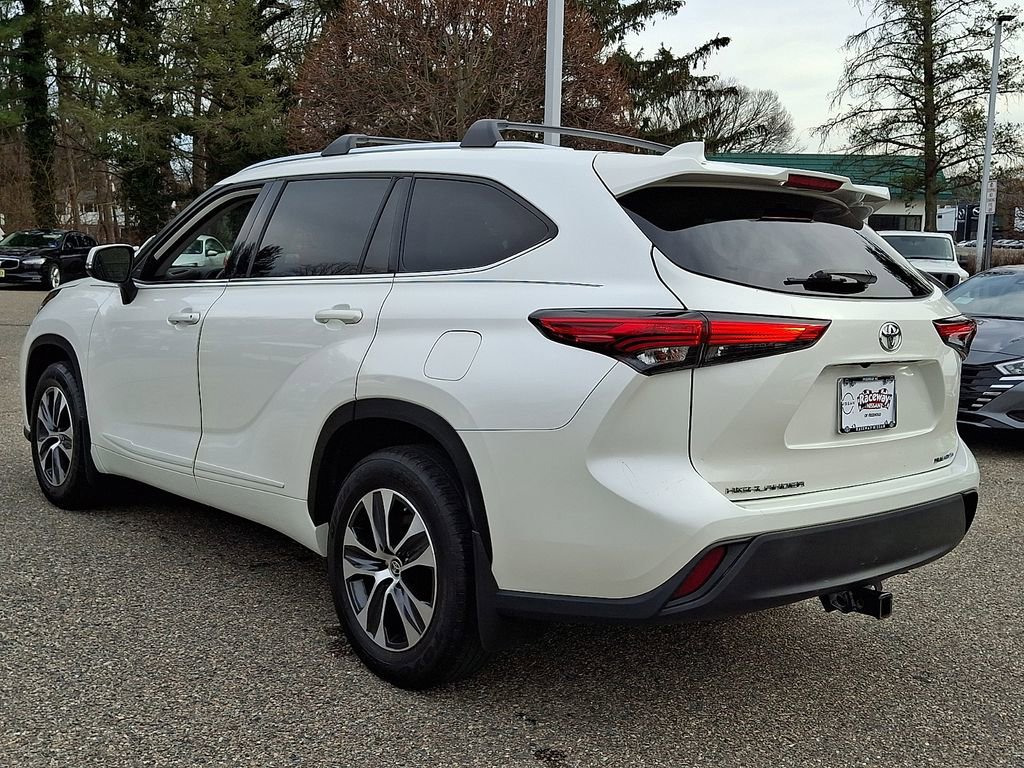 Used 2021 Toyota Highlander XLE image 6