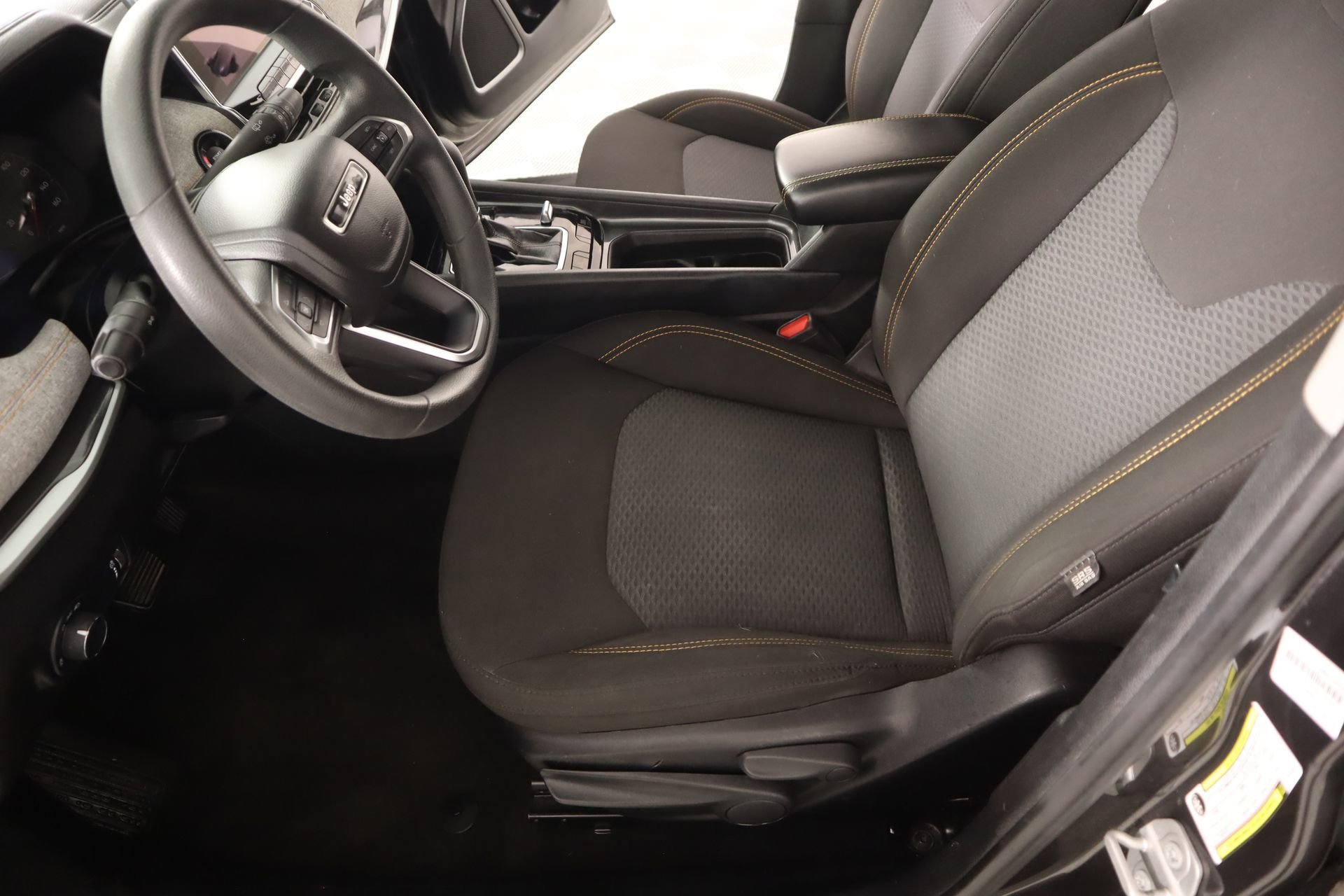 Used 2022 Jeep Compass Sport image 10