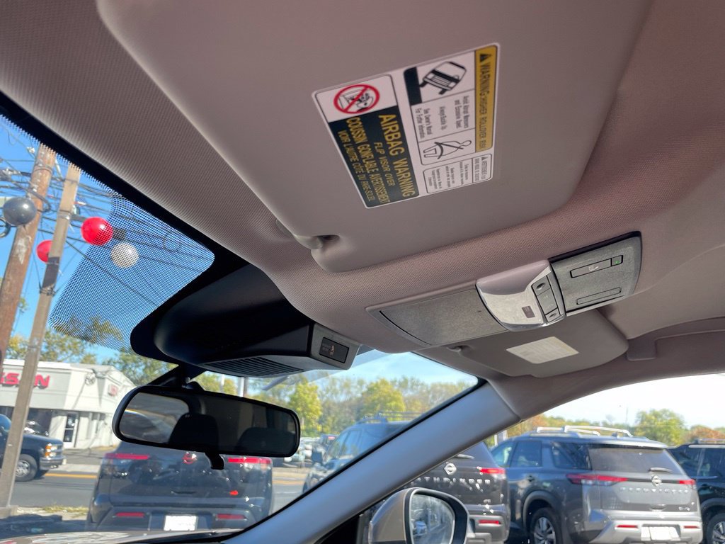 Certified 2025 Nissan Rogue SV AWD/4WD image 23