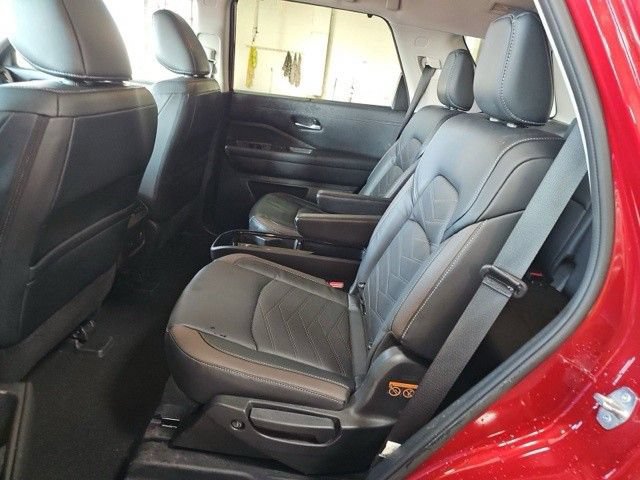 Used 2023 Nissan Pathfinder Platinum AWD/4WD image 12