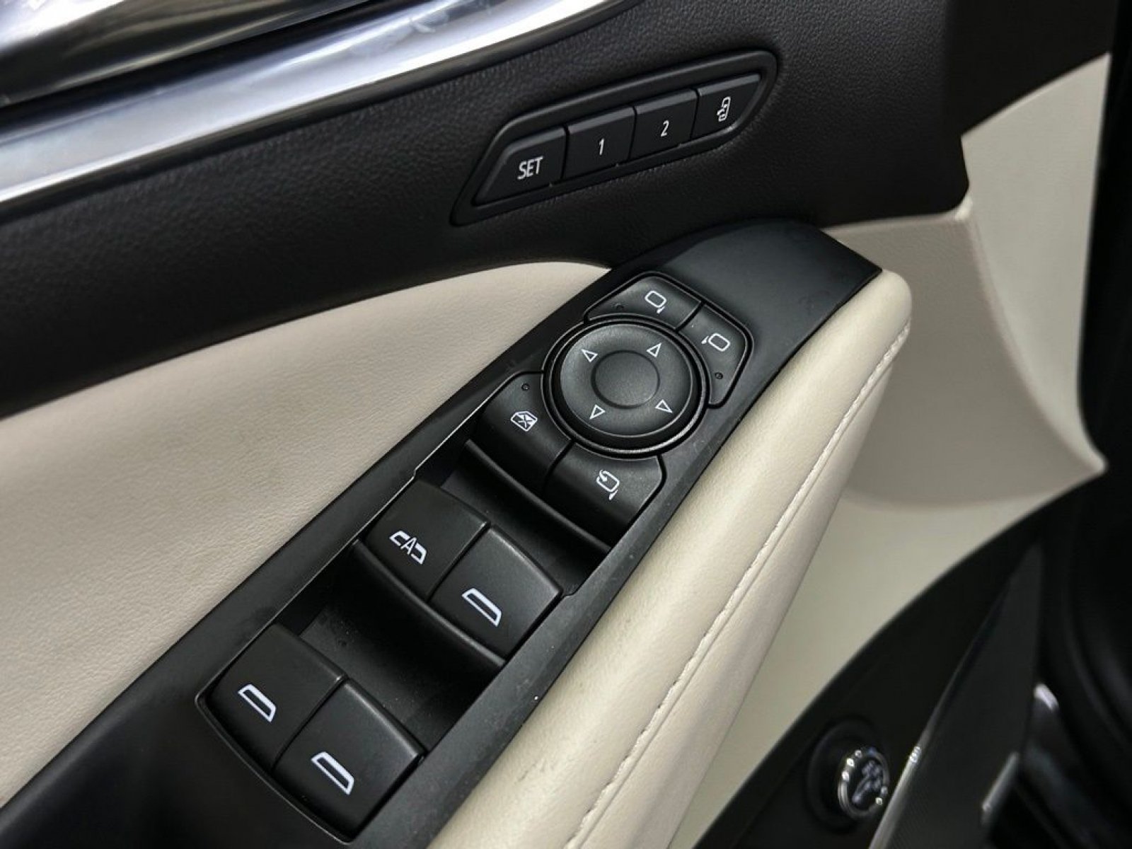 Used 2024 Buick Enclave Avenir w/ Avenir Technology Package FWD image 17