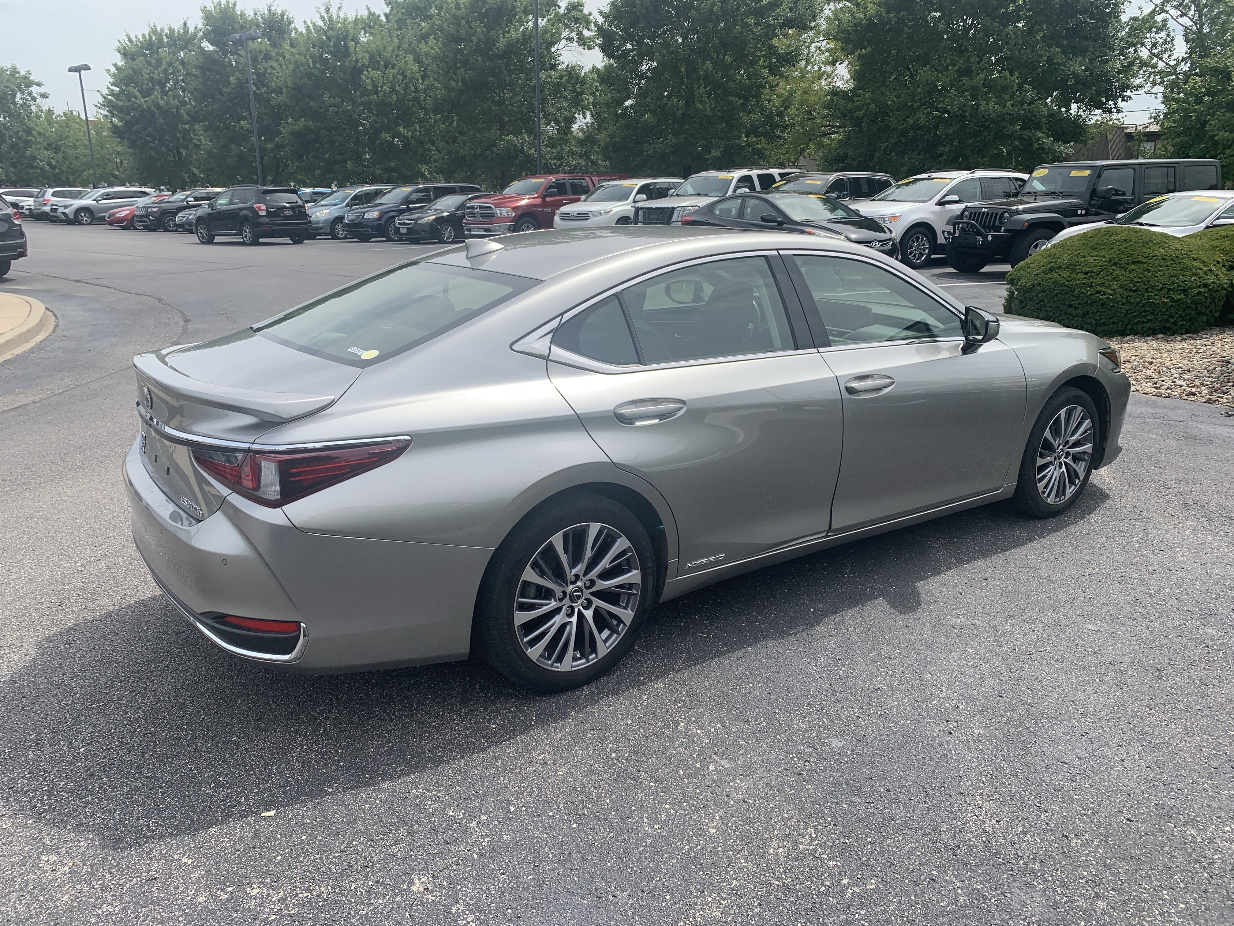Used 2019 Lexus ES 300h w/ Premium Package FWD image 16