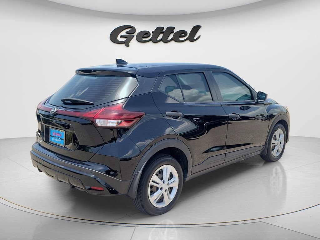 Used 2023 Nissan Kicks S FWD image 5