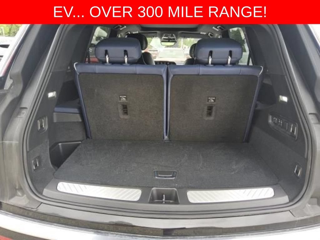 Used 2026 Cadillac Vistiq Premium Luxury AWD/4WD image 2