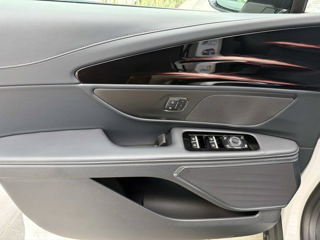 New 2026 Lincoln Nautilus Premier AWD/4WD image 9