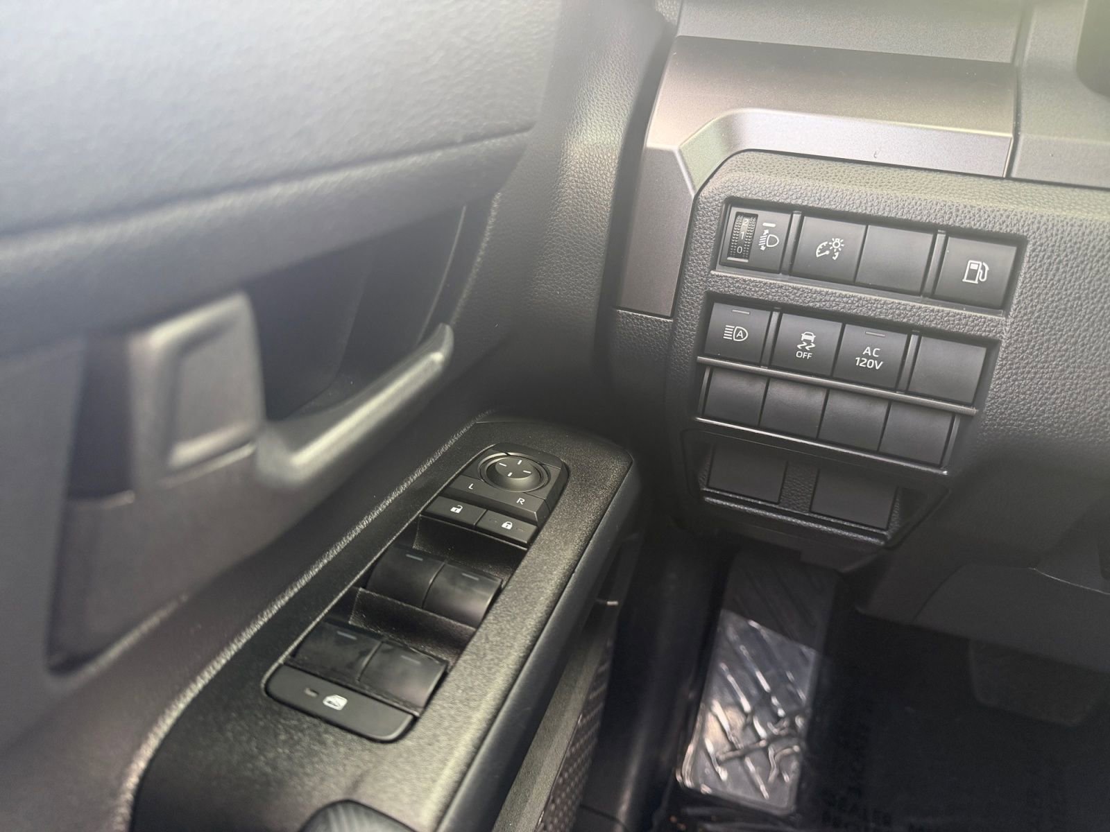 Certified 2025 Toyota 4Runner TRD Off-Road image 22