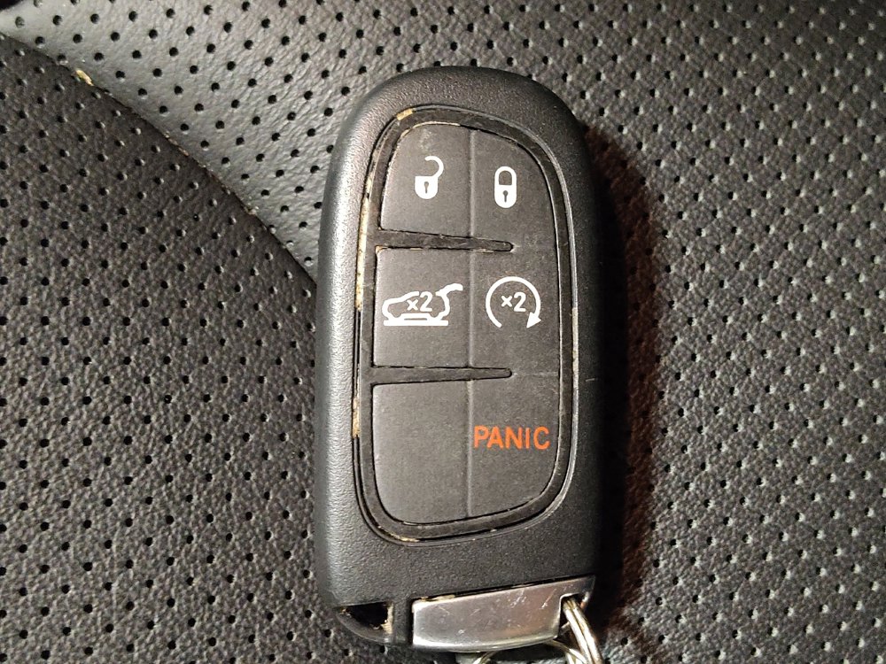 Used 2022 Jeep Cherokee Latitude Lux w/ Sun & Sound Group image 32