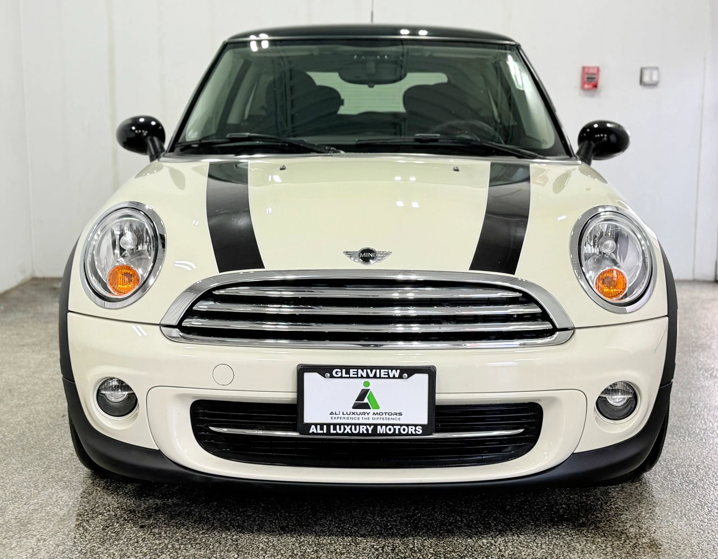 Used 2013 MINI Cooper Hardtop image 2