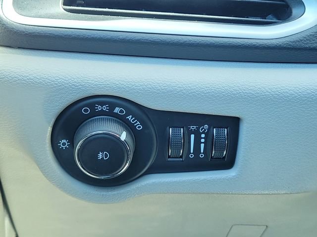 Used 2023 Chrysler Pacifica Touring-L FWD image 31