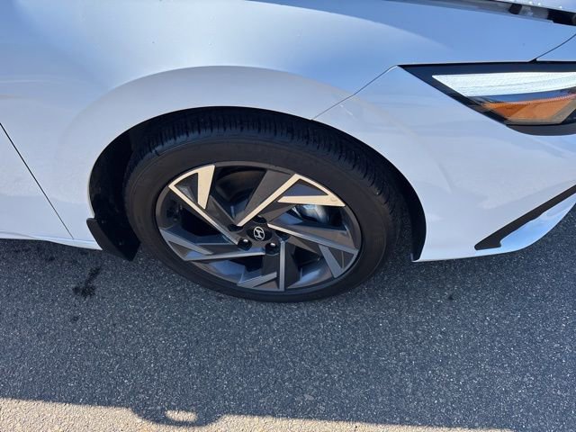 Certified 2025 Hyundai Elantra Sport image 34
