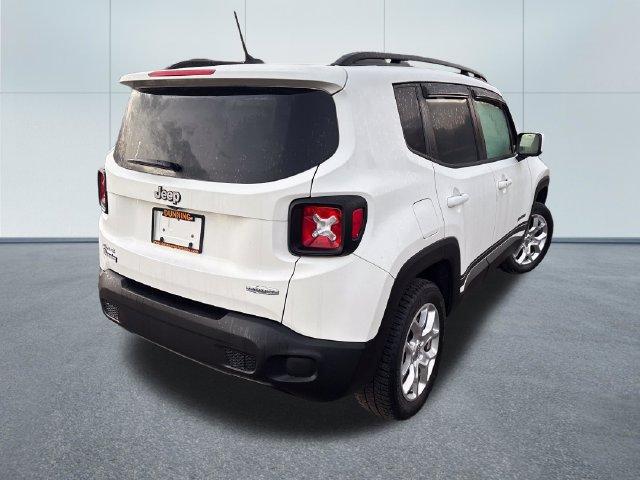 Used 2017 Jeep Renegade Latitude w/ Popular Equipment Group AWD/4WD image 4