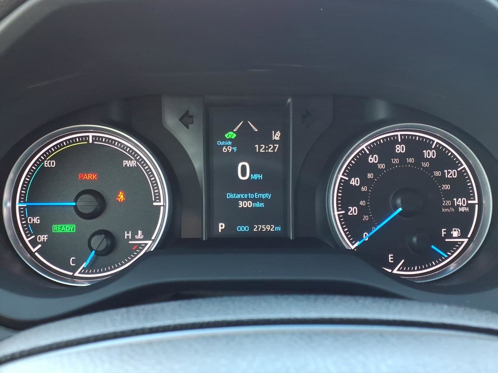 Used 2021 Toyota Venza LE w/ Carpet Mat Package (TMS) image 24