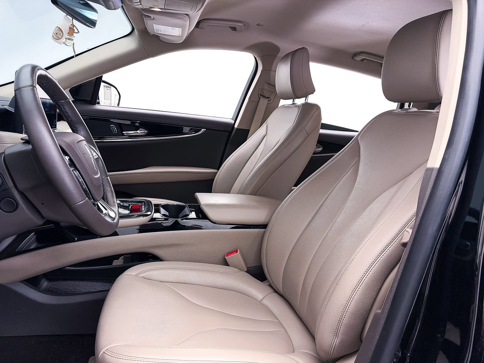 Used 2023 Lincoln Nautilus FWD w/ Premium Package image 18