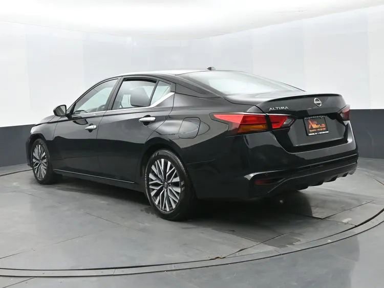 Used 2025 Nissan Altima 2.5 SV image 9