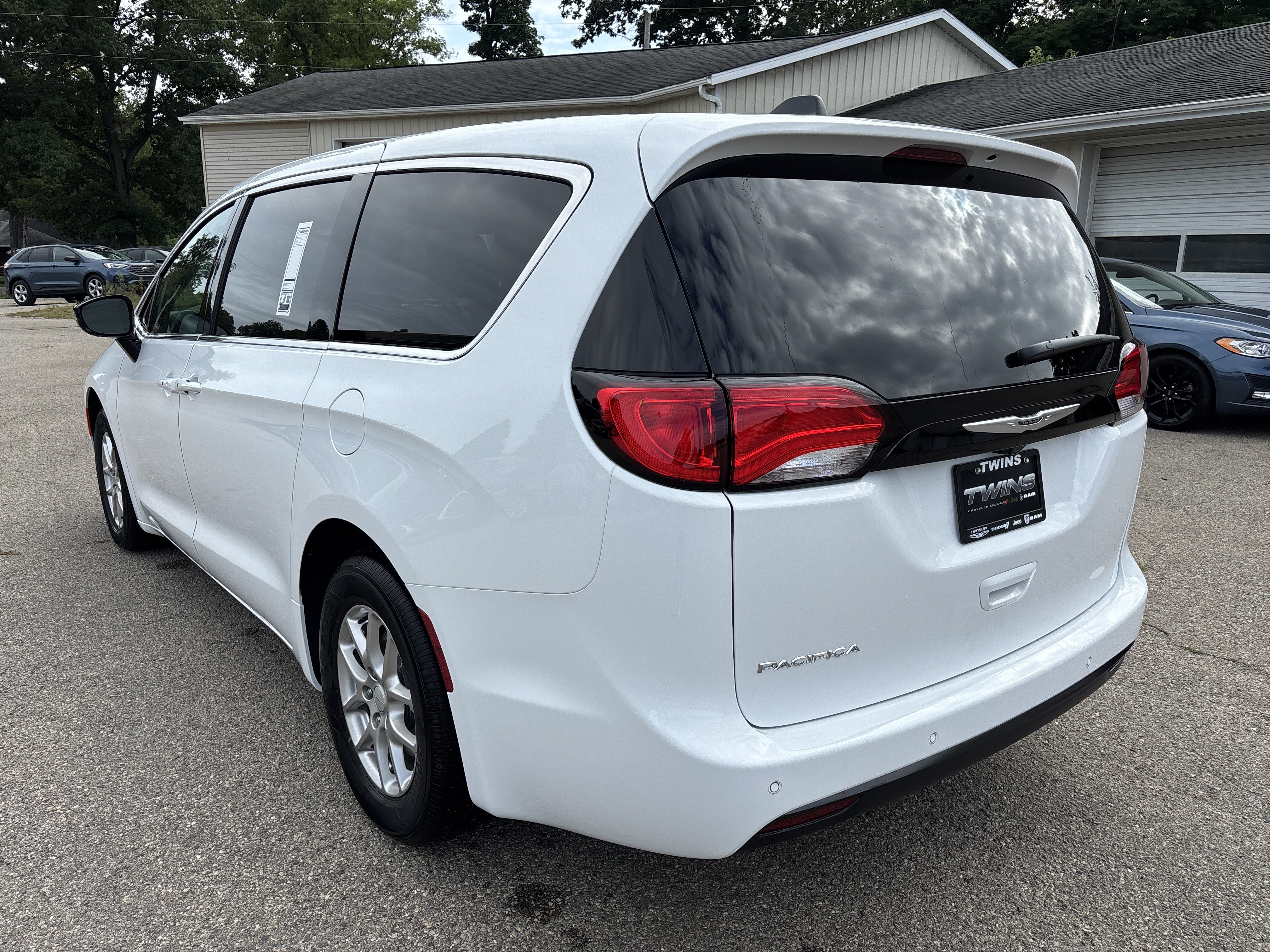 New 2027 Chrysler Pacifica LX FWD image 8