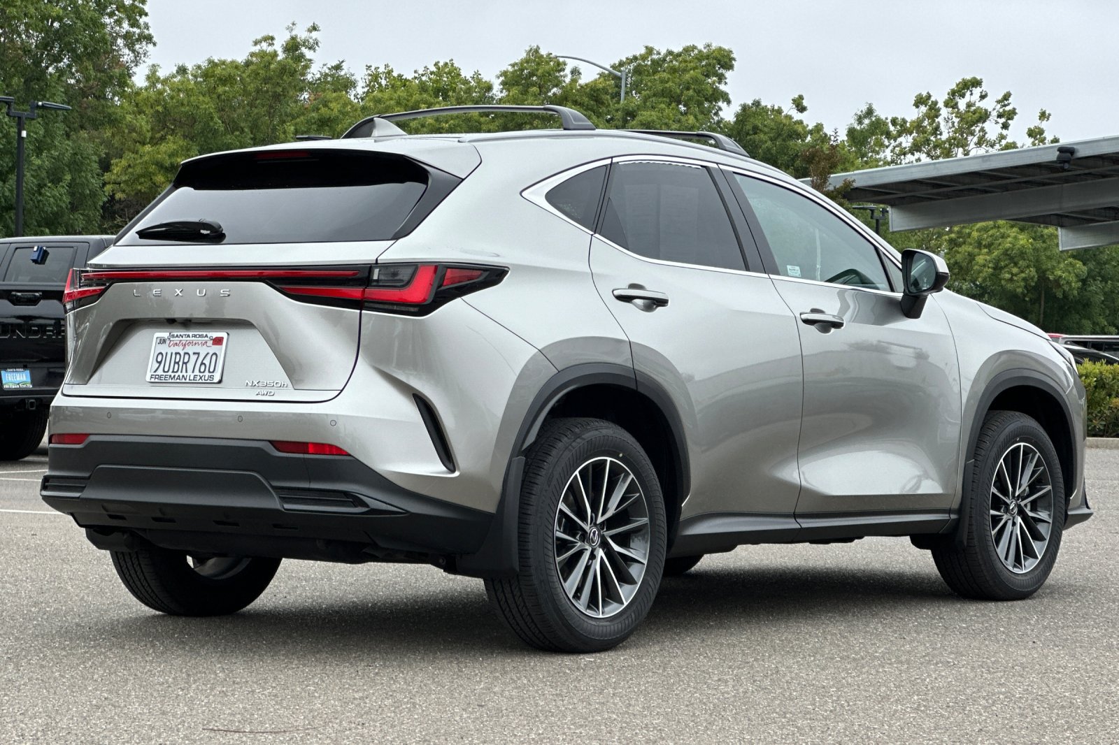 Used 2025 Lexus NX 350h AWD w/ Accessory Package (2T) image 4