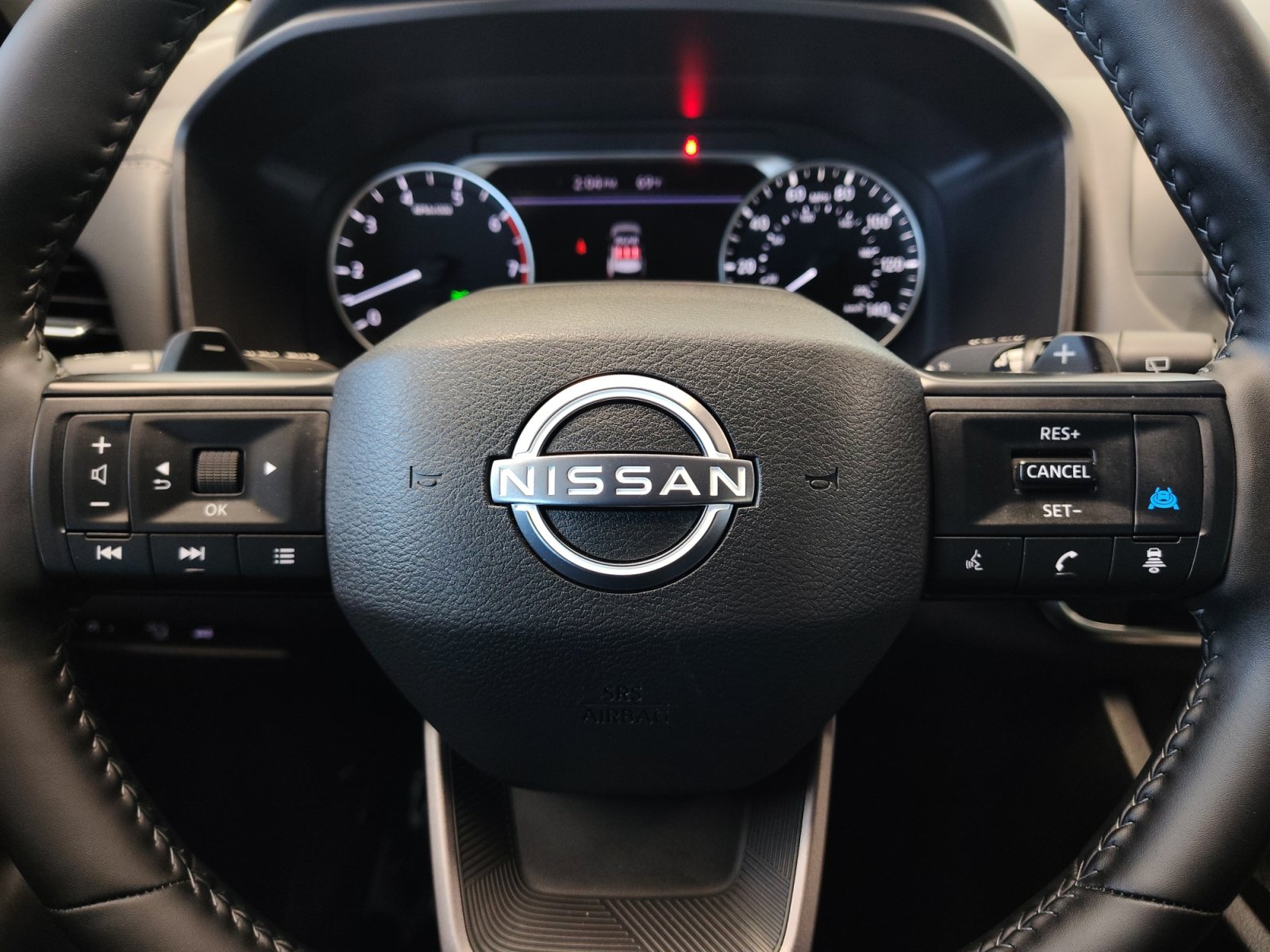 Used 2025 Nissan Rogue SV w/ SV Premium Package FWD image 18