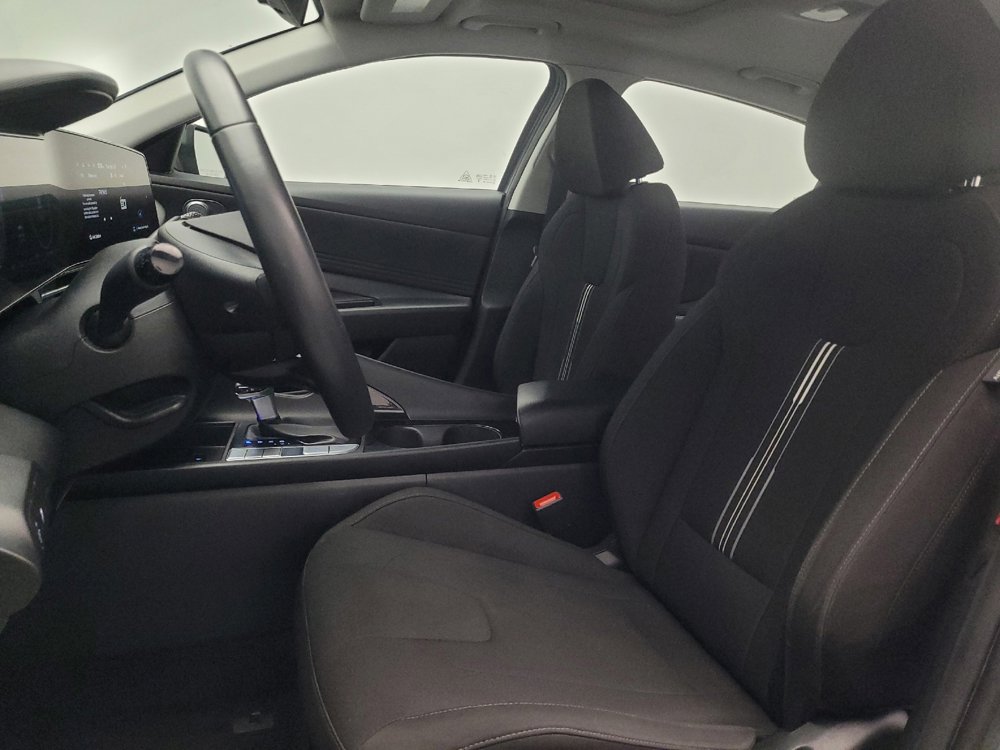 Used 2025 Hyundai Elantra SEL FWD image 17