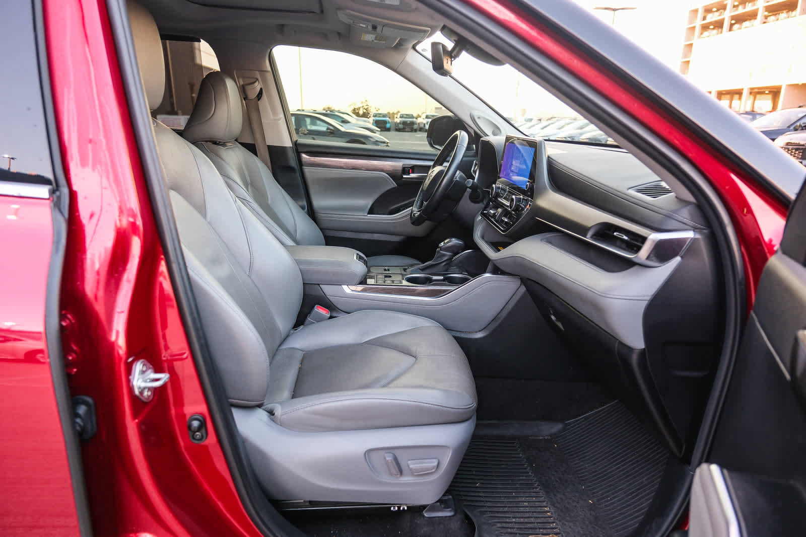 Used 2023 Toyota Highlander Limited FWD image 18