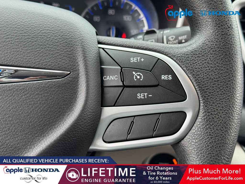 Used 2017 Chrysler Pacifica Touring FWD image 24