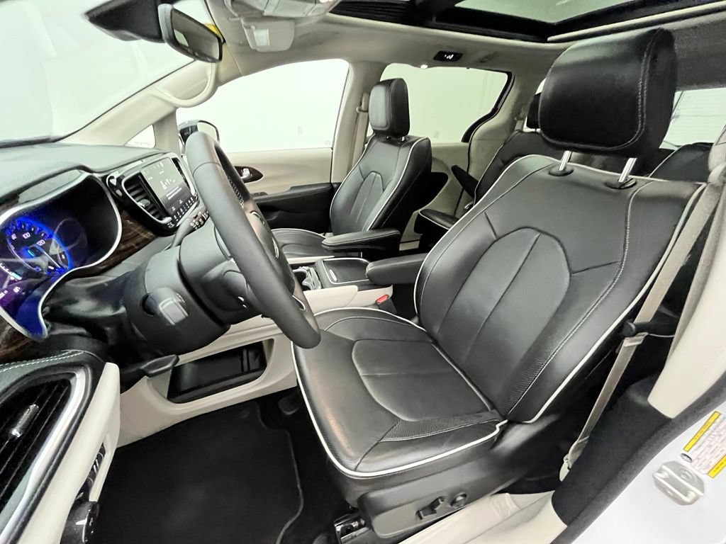 Used 2024 Chrysler Pacifica Limited FWD image 22