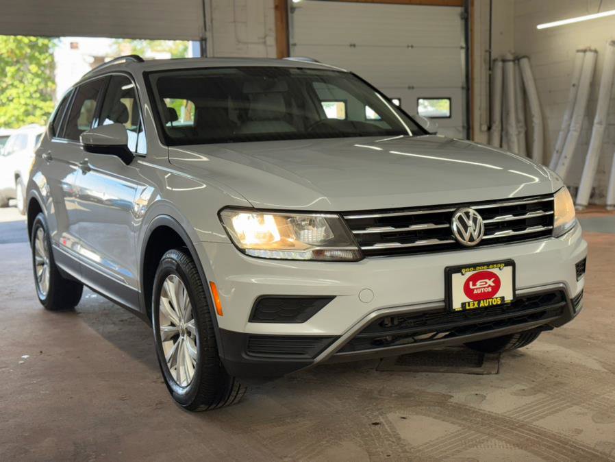 Used 2018 Volkswagen Tiguan SE w/ Panoramic Sunroof Package AWD/4WD image 4