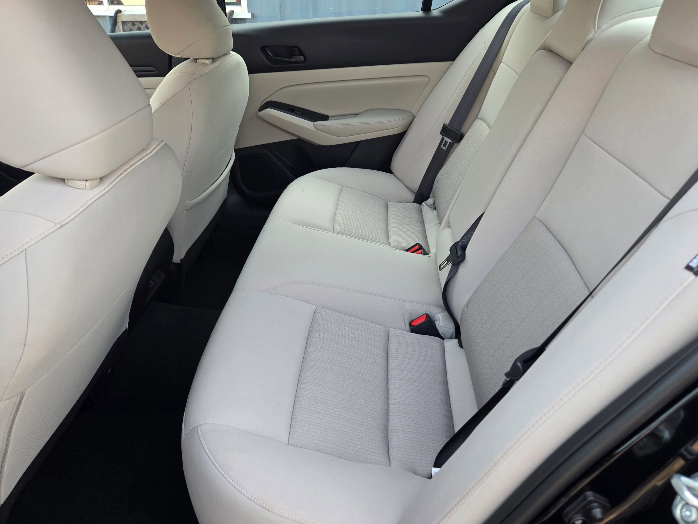 Used 2025 Nissan Altima 2.5 SV image 43