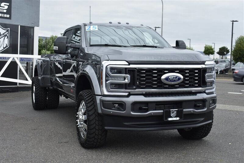 Used 2025 Ford F450 Platinum w/ FX4 Off-Road Package image 7