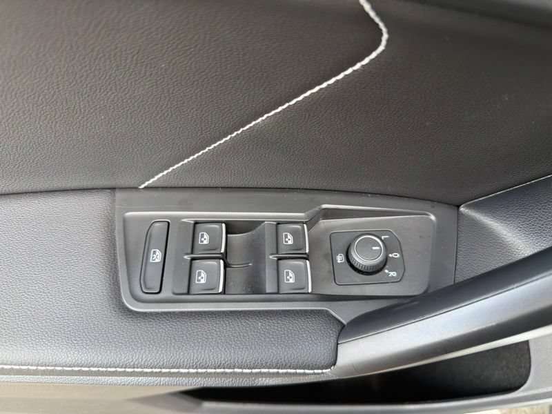 Used 2023 Volkswagen Tiguan SE R-Line FWD image 18
