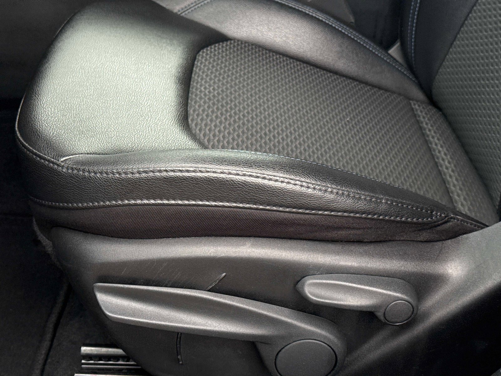 Used 2024 Jeep Compass Latitude image 21