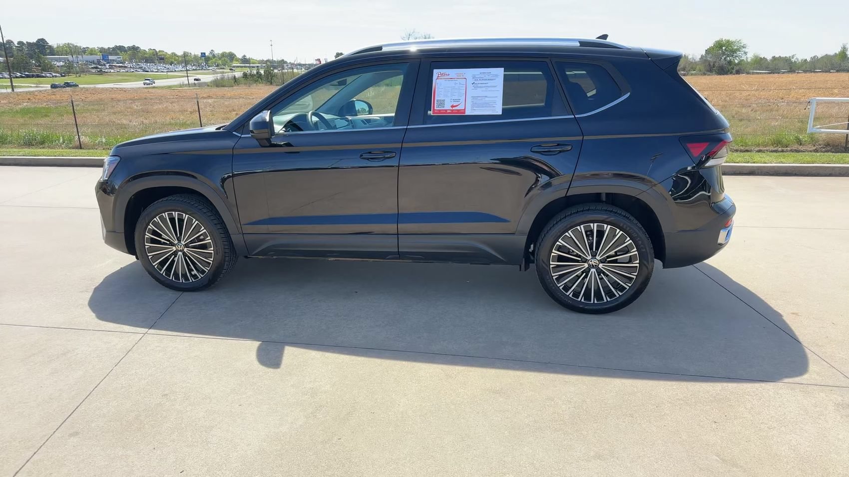 Used 2025 Volkswagen Taos SE FWD image 6