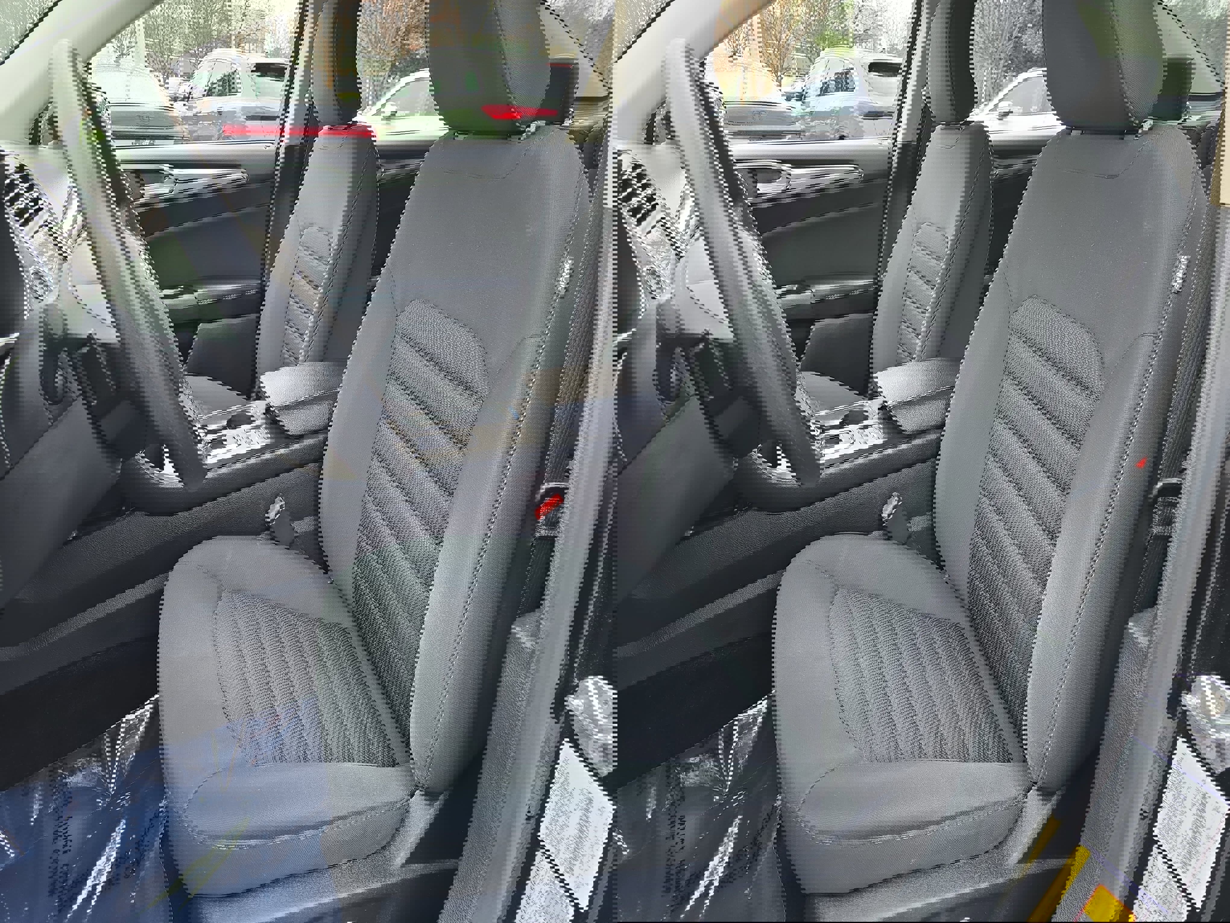 Used 2017 Ford Fusion SE w/ Fusion SE Technology Package image 14