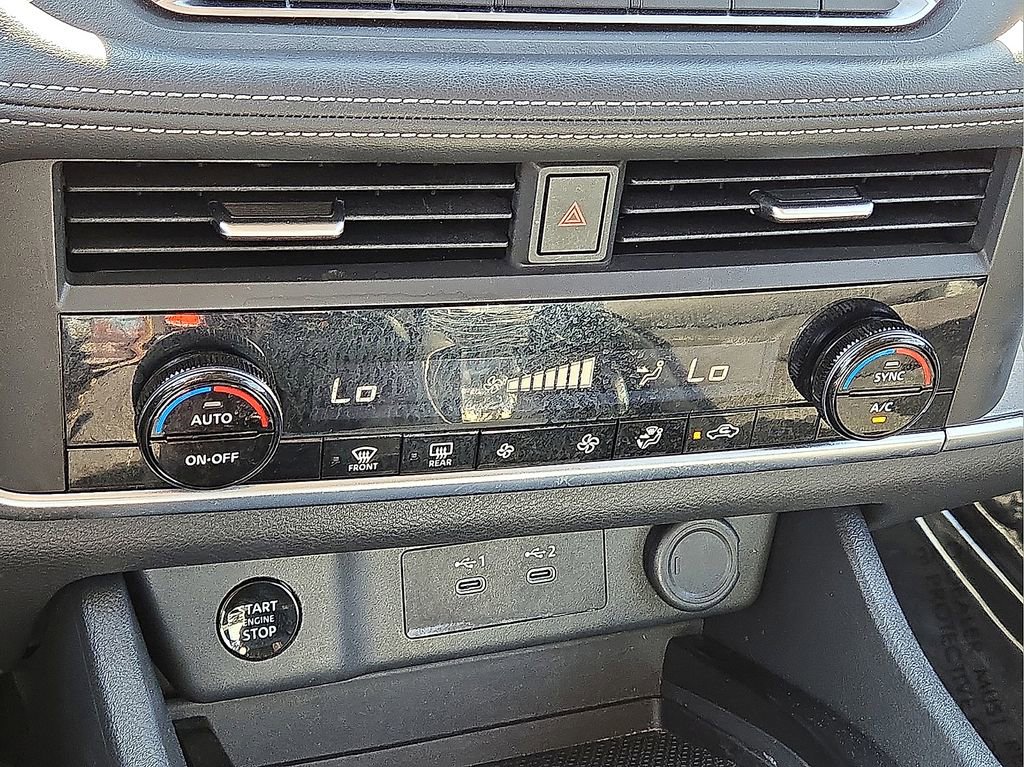 Used 2025 Nissan Rogue SV image 28