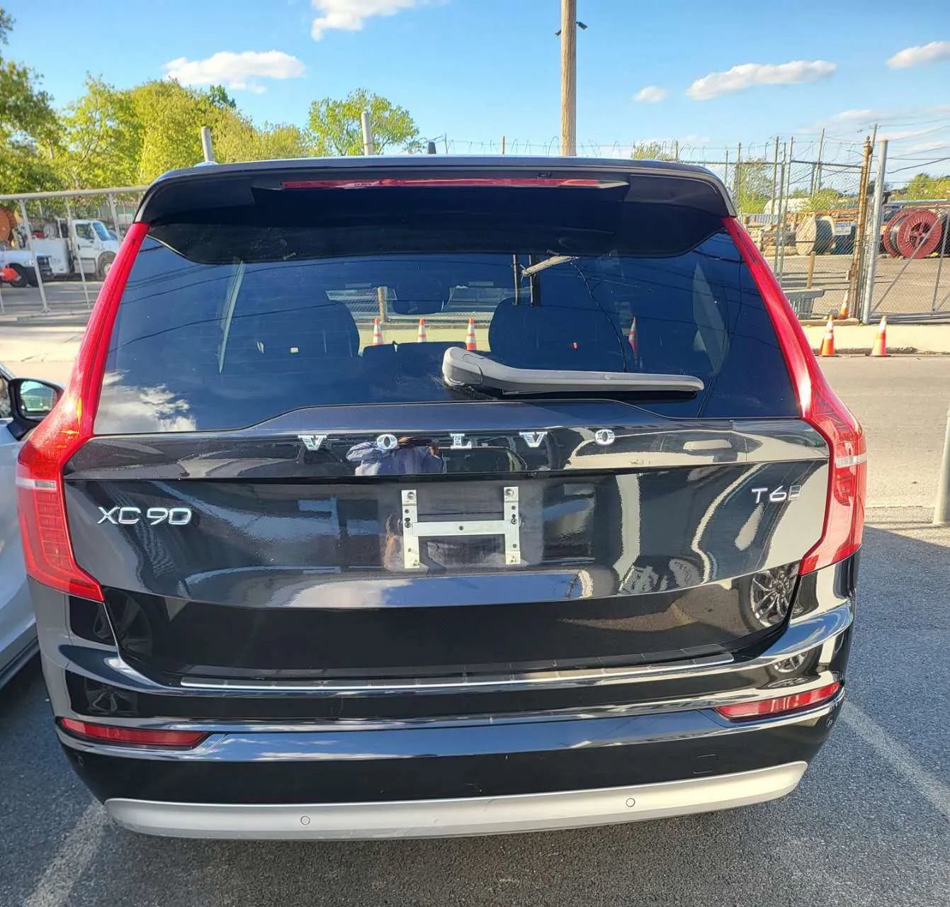 Used 2022 Volvo XC90 T6 Momentum AWD/4WD image 6