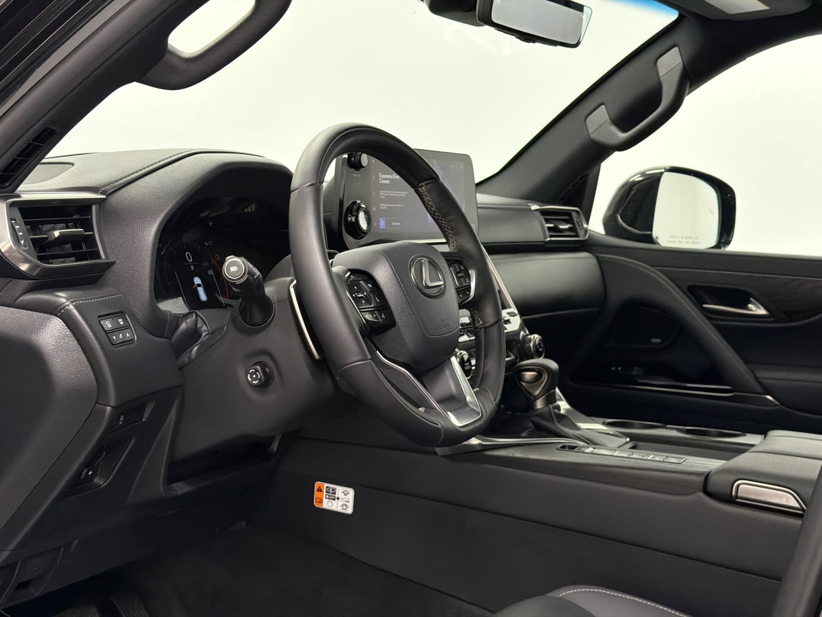 Used 2025 Lexus LX 600 4WD w/ Accessory Package (2T) image 19