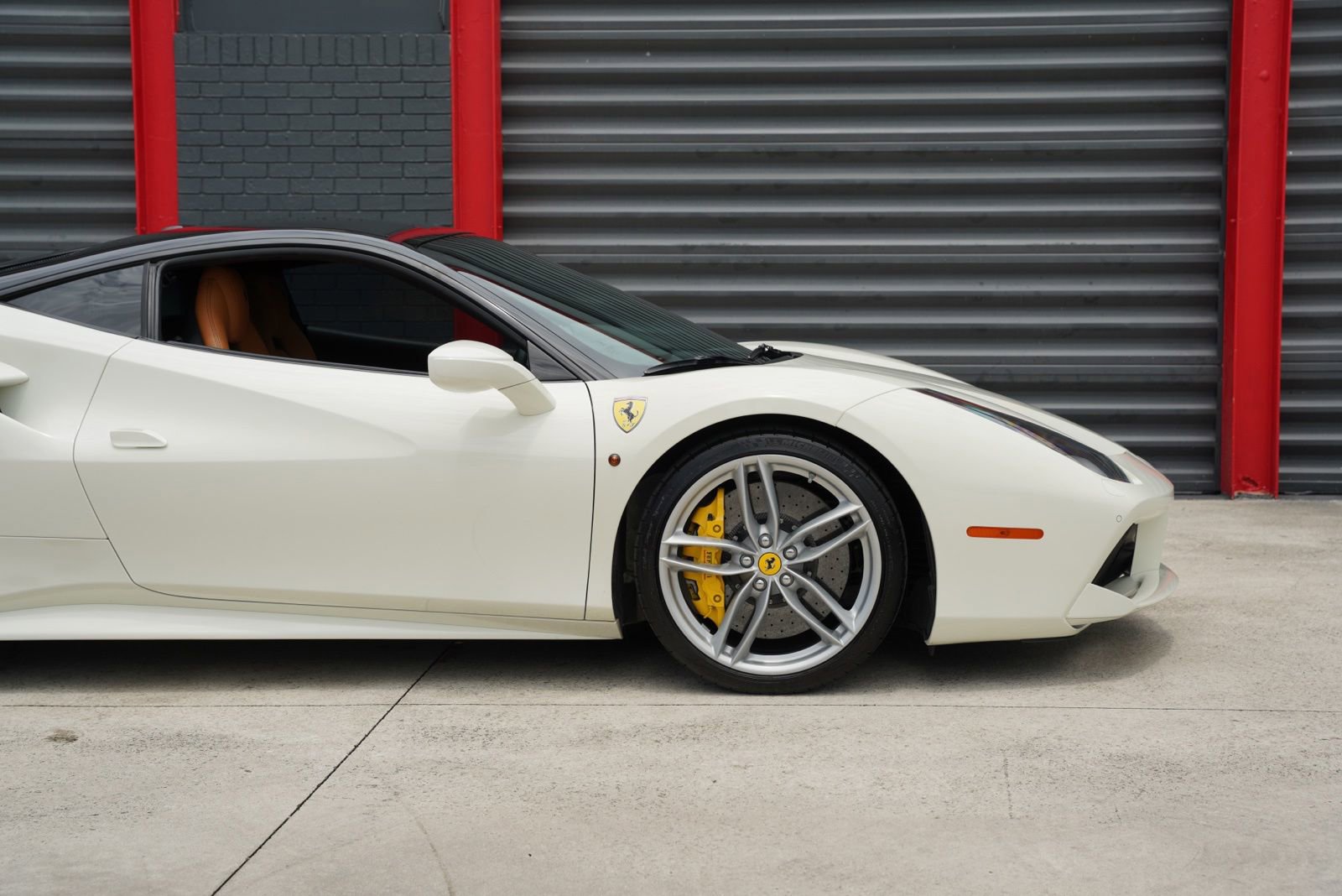 Used 2016 Ferrari 488 GTB RWD image 10